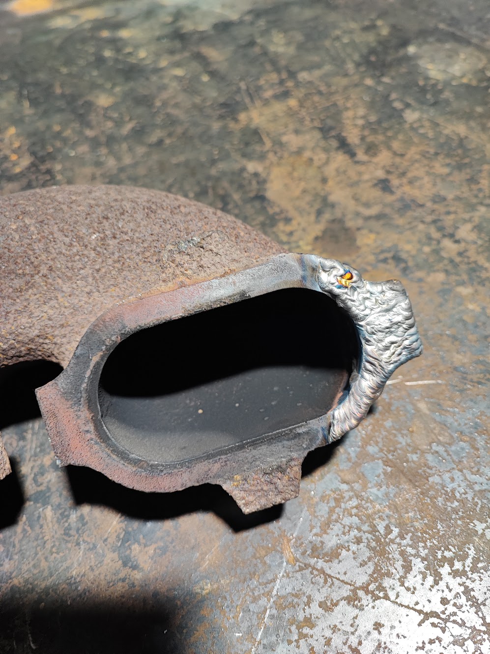 Зварювання чавунного випускного колектора Київ